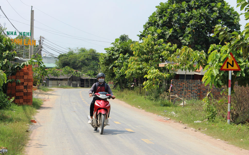 Giao thông nông thôn ở Đức Hòa Thượng được láng nhựa, tạo sự khởi sắc ở vùng quê cách mạng