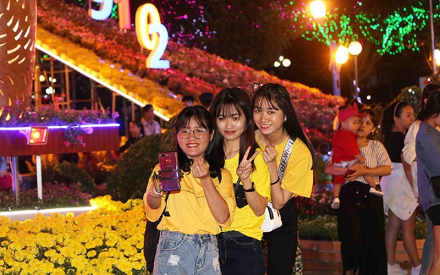 Various activities held to celebrate Tet, Party founding anniversary
