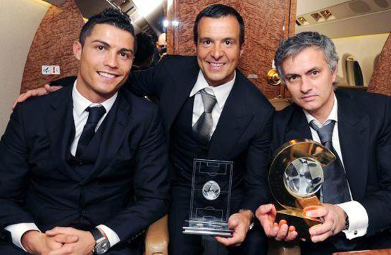 Mendes giữ mối quan hệ thân thiết với Ronaldo và Mourinho