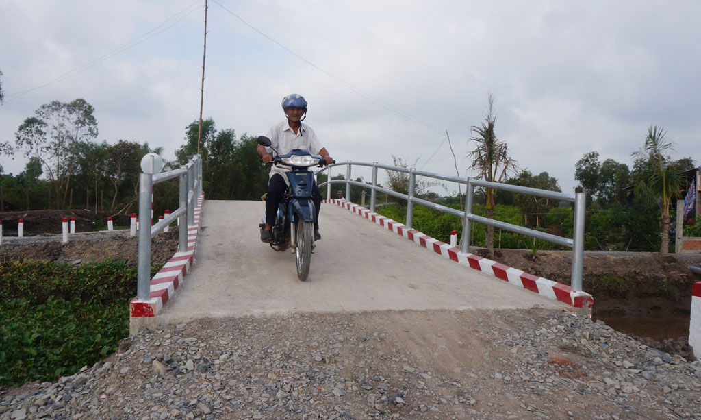 Một cây cầu do bác Tư Sang vận động xây dựng ở xã Hòa Khánh Tây, huyện Đức Hòa