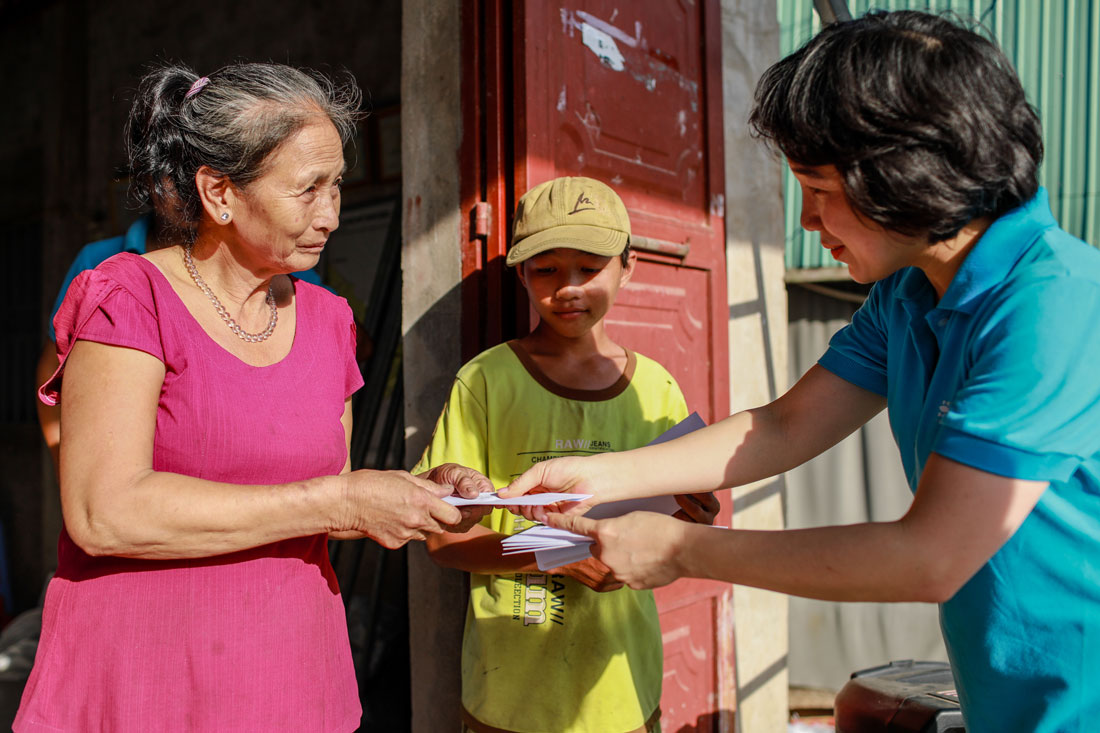 Trao quà tết cho các hộ di cư tự do từ Campuchia về Long An sinh sống