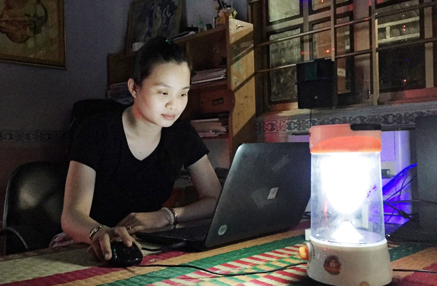Ở nhà, chị Trang luôn cố gắng hoàn thành tốt nhiệm vụ của mình, làm hậu phương vững chắc cho chồng an tâm công tác