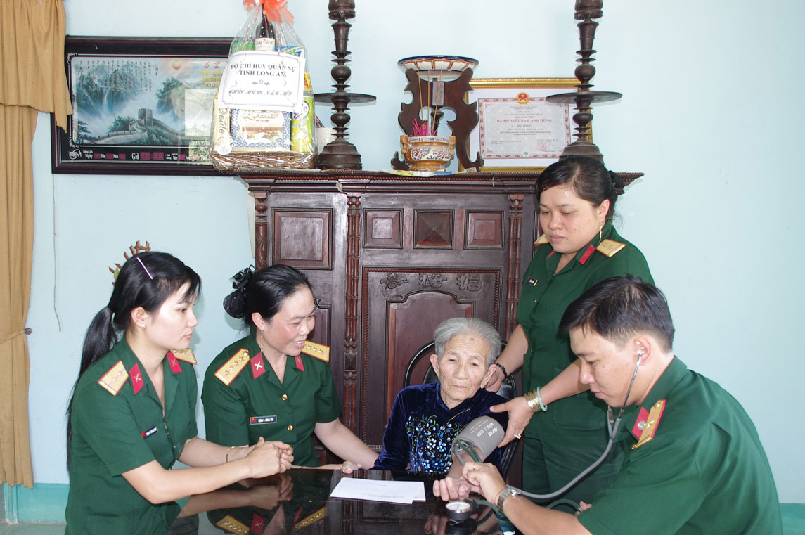 Mùa xuân về với Mẹ Việt Nam Anh hùng Trần Thị Hát