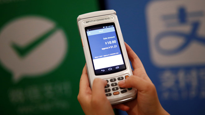 Ứng dụng Alipay và WeChat Pay phổ biến tại Trung Quốc. Ảnh: Reuters