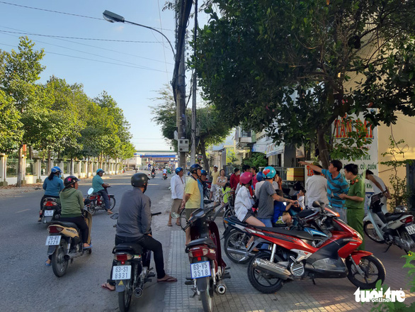 Cơ quan công an khám nghiệm hiện trường - Ảnh: Hoài Thương