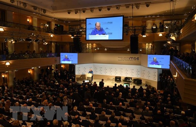 Chủ tịch MSC Wolfgang Ischinger phát biểu tại Hội nghị An ninh Munich. (Ảnh: AFP/TTXVN)