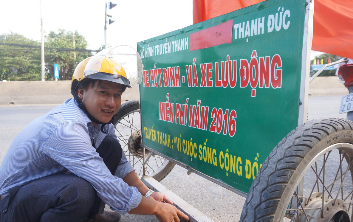 Anh Nguyễn Lê Duy còn là người tự cải tiến xe hút đinh trên đường, giúp người đi đường được an toàn