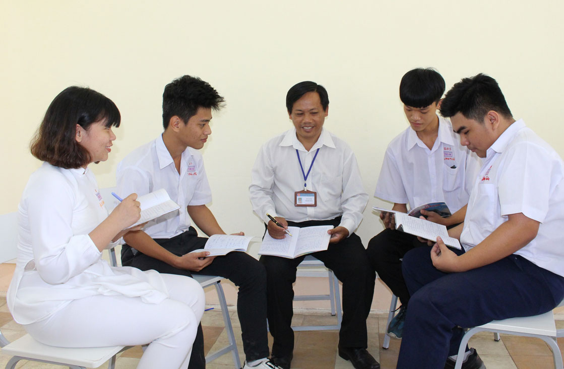 Giáo viên Trường THPT Tân An quan tâm tư vấn những thắc mắc trong cuộc sống hoặc vấn đề tâm sinh lý, giới tính, sức khỏe sinh sản tuổi vị thành niên cho học sinh