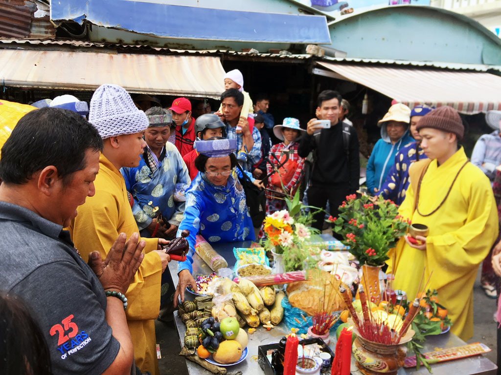  Nghi thức Chiêu u, thỉnh vong linh người đã khuất về dự lễ hội