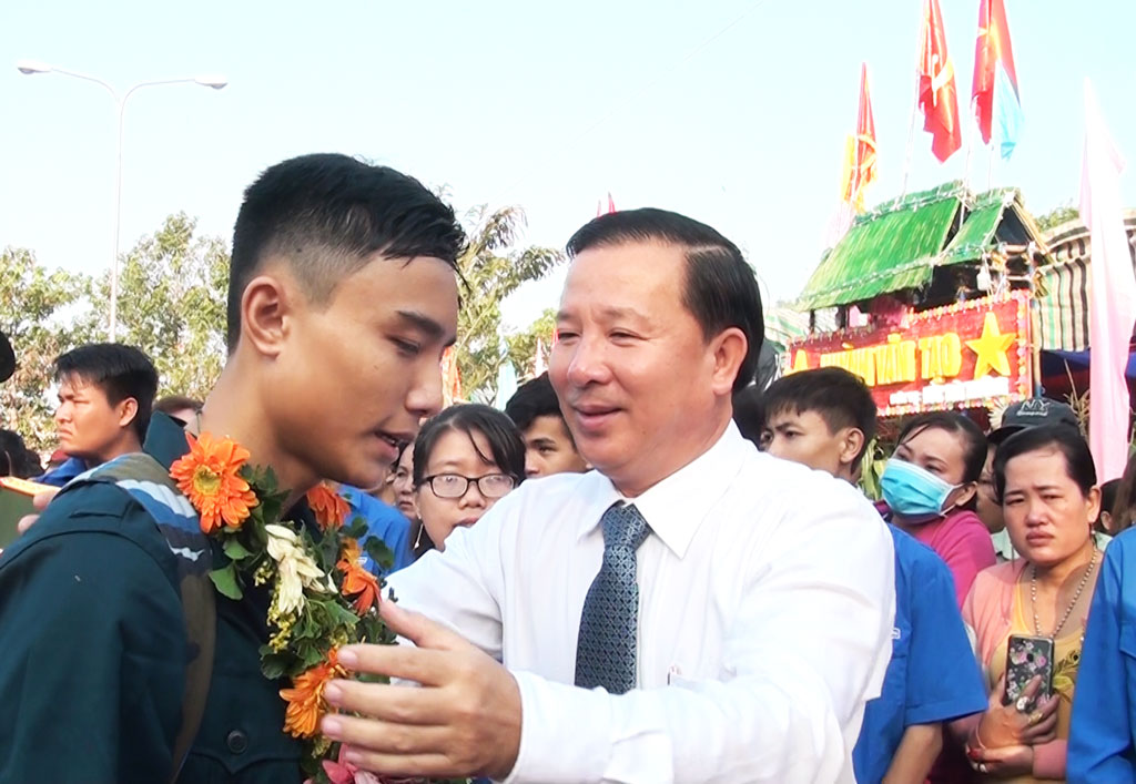 Các địa phương trong tỉnh Long An tiễn tân binh lên đường nhập ngũ 2019