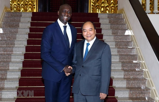 WB pledges to support Vietnam in infrastructure development Prime Minister Nguyen Xuan Phuc (R) and WB Vice President for Infrastructure Makhtar Diop (Source: VNA)
