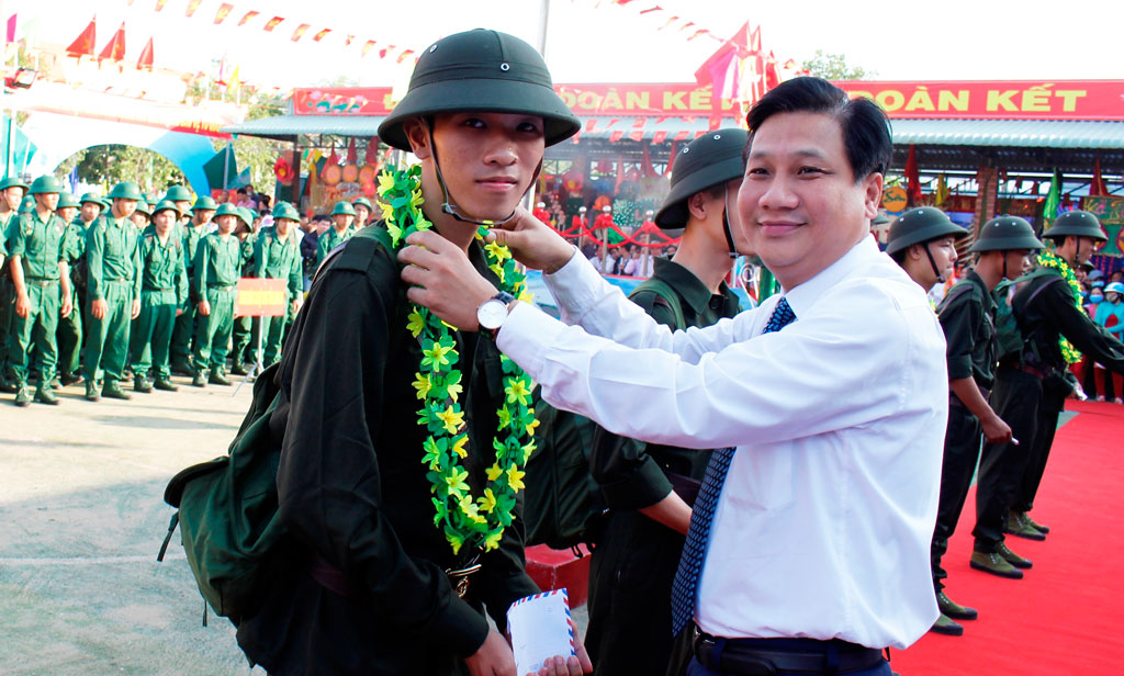 Các địa phương trong tỉnh Long An tiễn tân binh lên đường nhập ngũ 2019