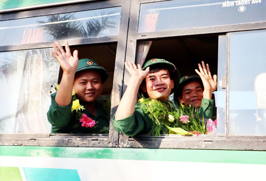 Các địa phương trong tỉnh Long An tiễn tân binh lên đường nhập ngũ 2019