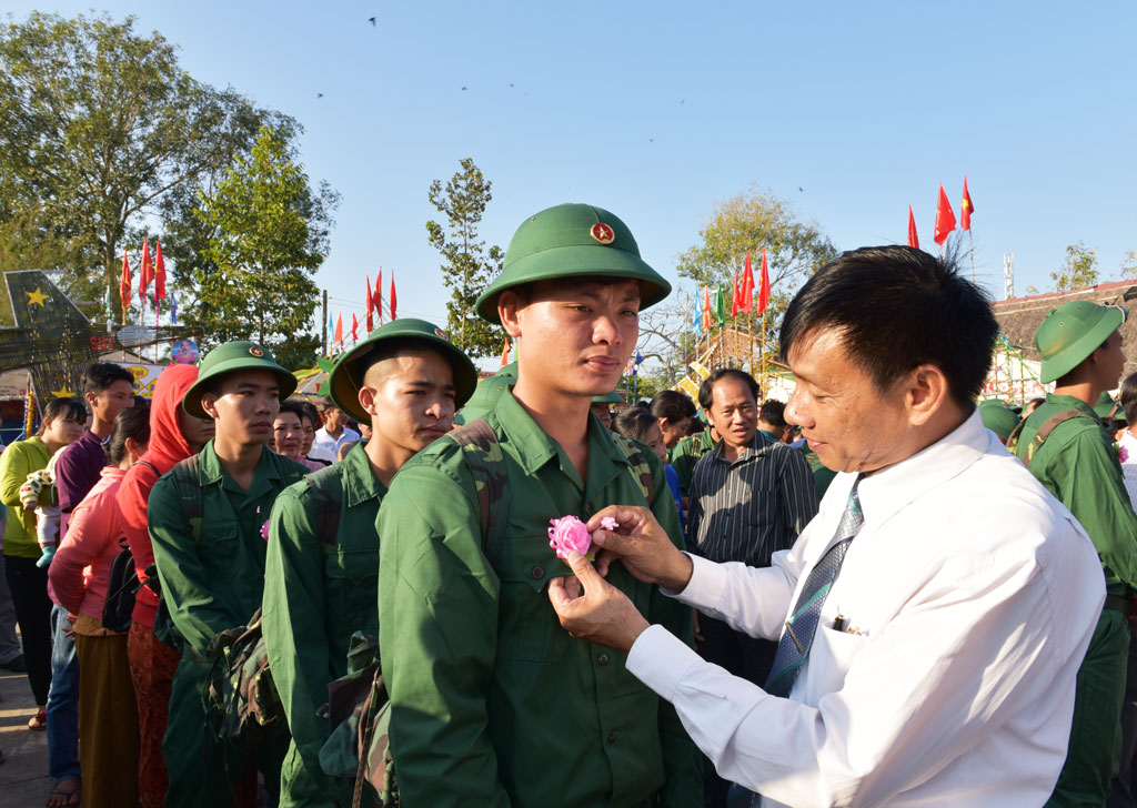 Các địa phương trong tỉnh Long An tiễn tân binh lên đường nhập ngũ 2019