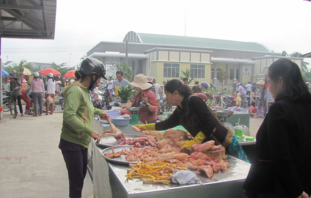 Để bảo đảm an toàn thực phẩm, người tiêu dùng nên chọn mua thực phẩm ở những nơi có uy tín