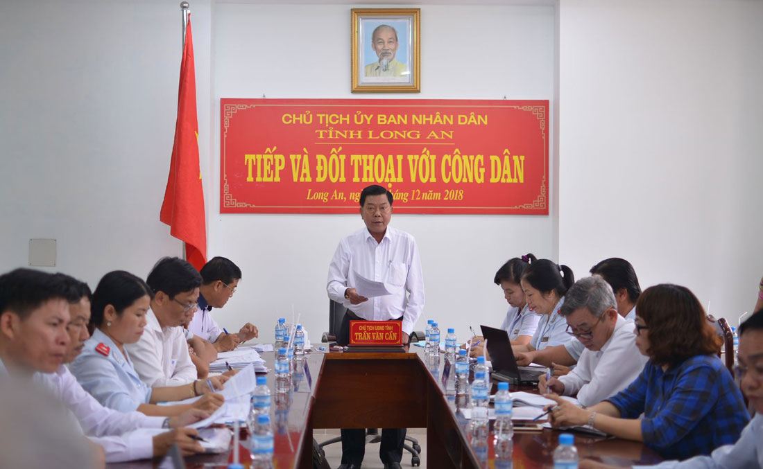 Chủ tịch UBND tỉnh Long An - Trần Văn Cần đối thoại với công dân