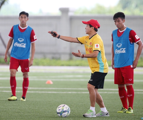 Trợ lý số 1 của thây Park- ông Lee Young Jin chuẩn bị dẫn dắt U22 Việt Nam dự SEA Games 30. (Ảnh: VFF)