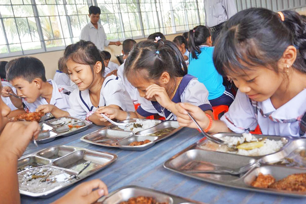 Thank to the support of THOH, students have a clean spacious kitchen to have lunch