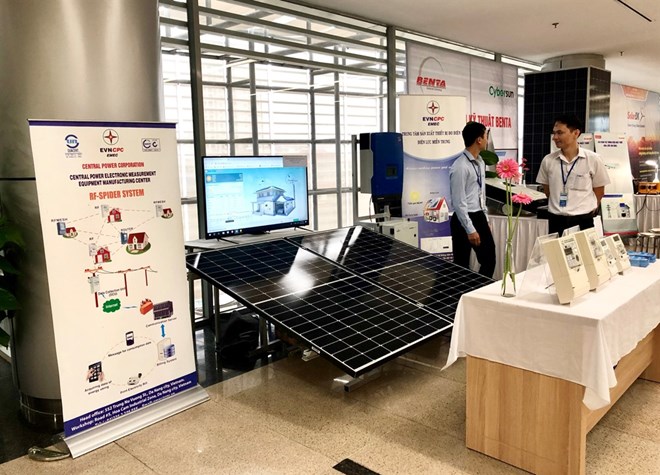 VN needs policies to encourage clean energy development The Electricity of Vietnam introduces a rooptop photovoltaic power station.(Source:VGP )