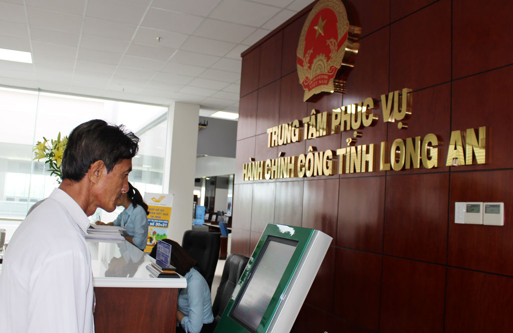 Phòng, chống tham nhũng, lãng phí: Cần quyết tâm và biện pháp đồng bộ - Bài 1: Tham nhũng, “tham nhũng vặt” xảy ra trên nhiều lĩnh vực Cải cách thủ tục hành chính - một trong những giải pháp quan trọng để phòng, chống tham nhũng