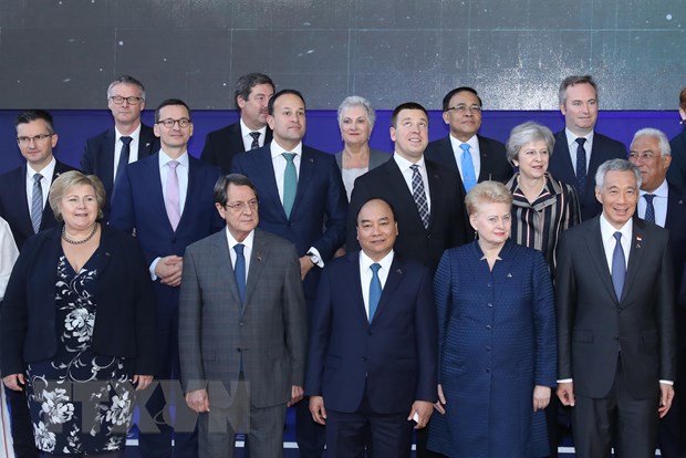 Thủ tướng Nguyễn Xuân Phúc và các Trưởng đoàn ASEM chụp ảnh chung, sáng 19/10/2018, tại phiên họp toàn thể thứ hai. (Ảnh: Thống Nhất/ TTXVN)