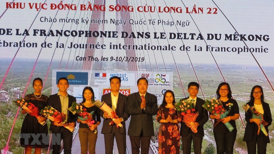 22nd Francophone Day of Mekong Delta region opens in Can Tho Individuals and organisations honoured for making contributions to French language related activities (Photo: VNA)