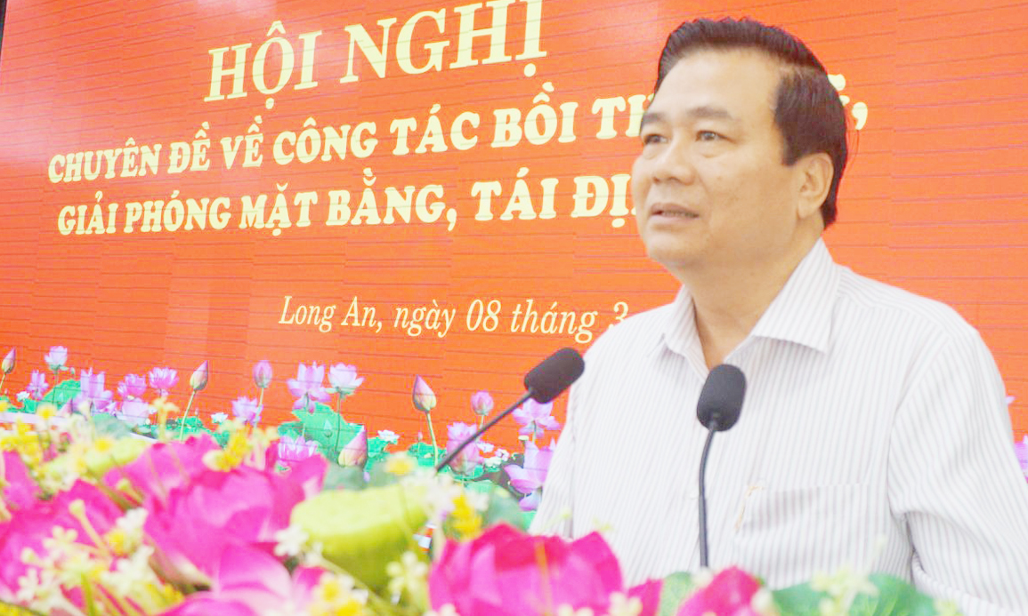 Secretary of Provincial Party Committee, Chairman of Provincial People's Council - Pham Van Ranh assessed that compensation, site clearance and resettlement have not met the requirements.