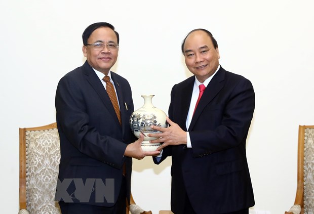 Thủ tướng Nguyễn Xuân Phúc tiếp Bộ trưởng Hợp tác quốc tế Myanmar U Kyaw Tin. (Ảnh: Thống Nhất/TTXVN)