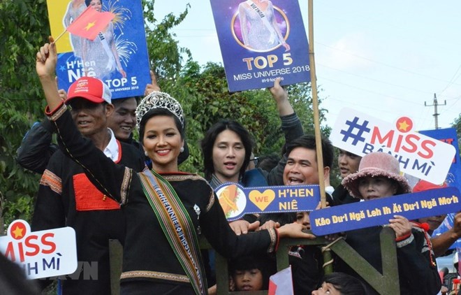 Miss Vietnam H’hen Nie was selected as the 2018 winner in the culture-arts category (Photo: VNA)