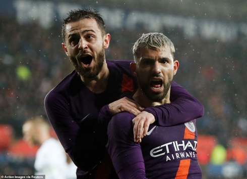 Aguero thi đấu ấn tượng trong ngày Man City vào bán kết FA Cup (Ảnh: Reuters).