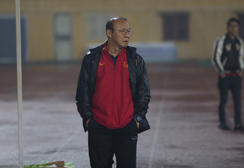 HLV Park Hang Seo sử dụng hai đội hình ở hai hiệp đấu để thử nghiệm. Ảnh S.N