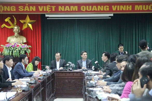 UBND tỉnh Bắc Ninh tổ chức cuộc họp báo tại trụ sở Huyện ủy Thuận Thành chiều 19-3 - Ảnh: NGỌC TÚ