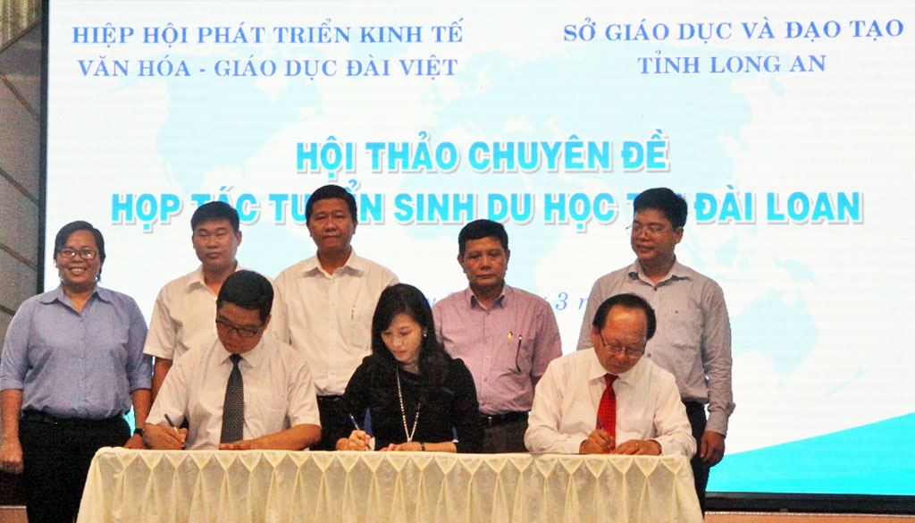 Seminar on enrollment cooperation for overseas study in Taiwan Long An Department of Education and Training, Dai Viet Economic, Cultural and Educational Development Association, Minh Tan Technical University signed a memorandum of cooperation