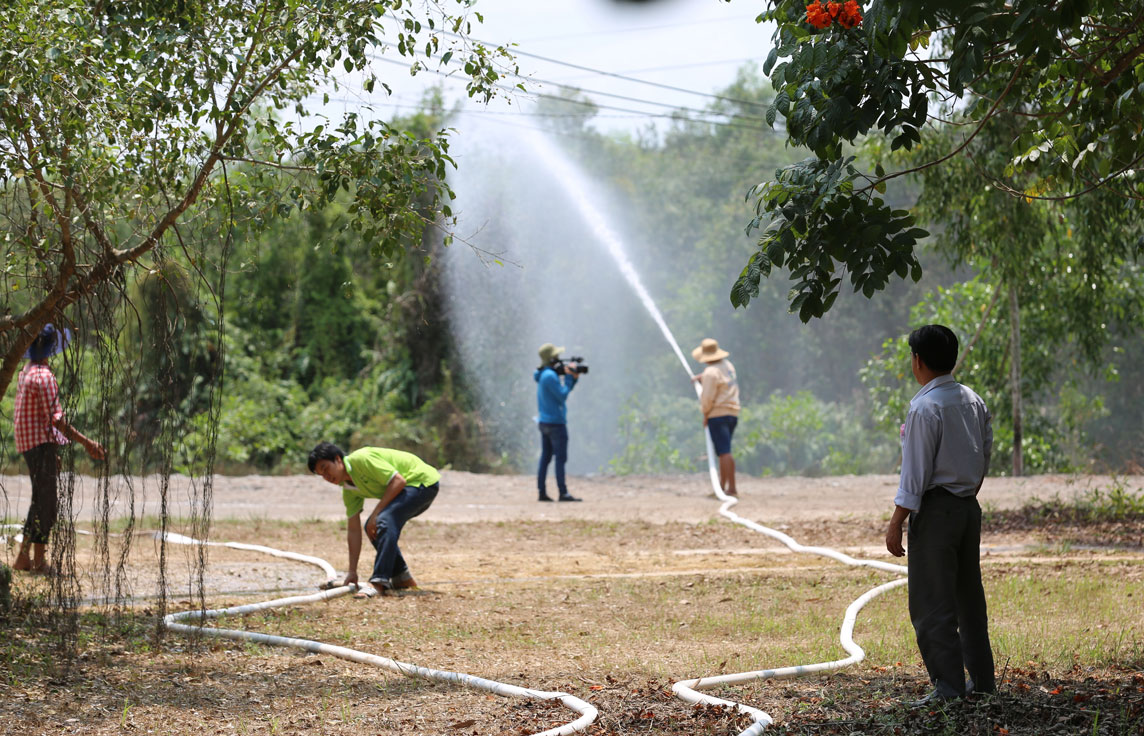 Lực lượng phòng cháy, chữa cháy tại chỗ Khu Công nghệ Môi Trường Xanh diễn tập phương án chữa cháy rừng