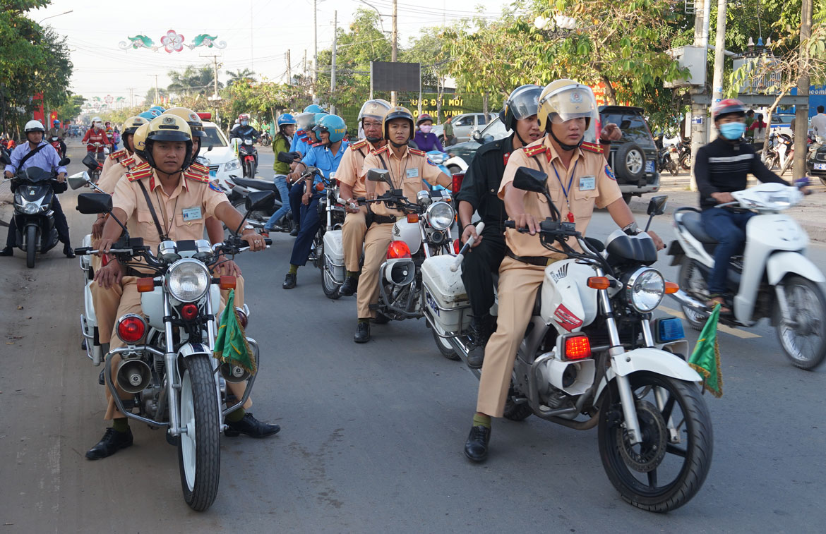 Lực lượng phối hợp tuần tra, kiểm soát trật tự, an toàn giao thông