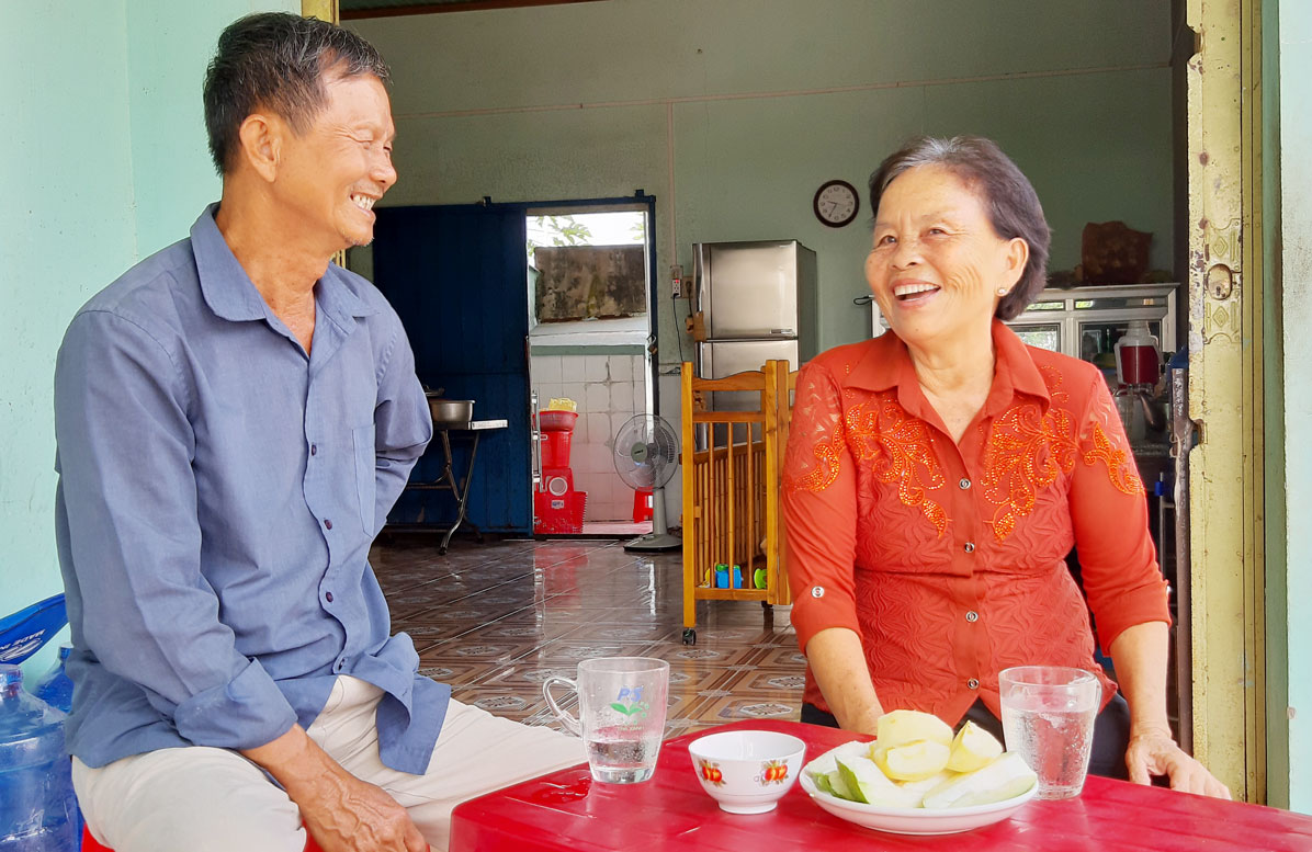 Ông Nguyễn Ngọc Tiền và bà Trần Tố Nữ vui và tự hào khi con hiếu thảo, thành đạt