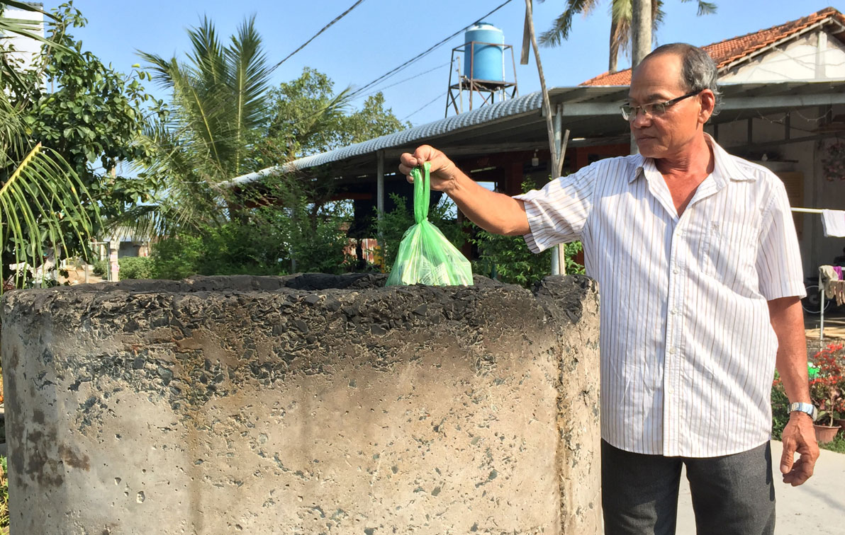 Dân vận khéo trong xây dựng nông thôn mới Từ khi có lò đốt rác, tình trạng vứt rác bừa bãi trên địa bàn xã Long Thượng được cải thiệt rõ nét