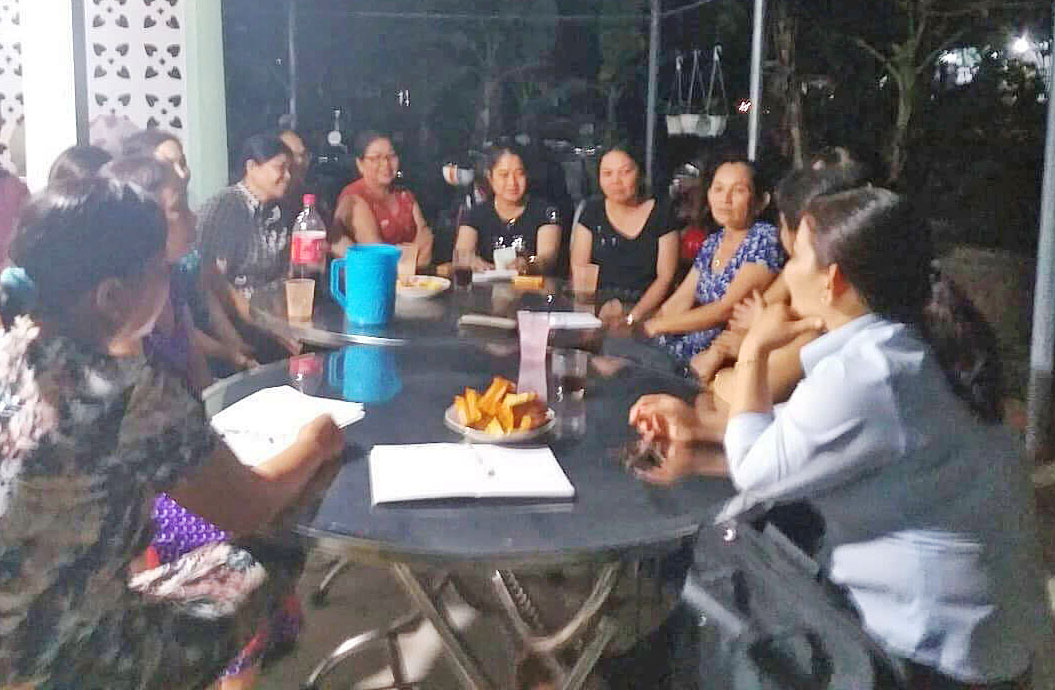 Định kỳ mỗi quí, địa phương sẽ tổ chức họp một lần, đây là nơi giao lưu, học hỏi kinh nghiệm lẫn nhau giữa các chị