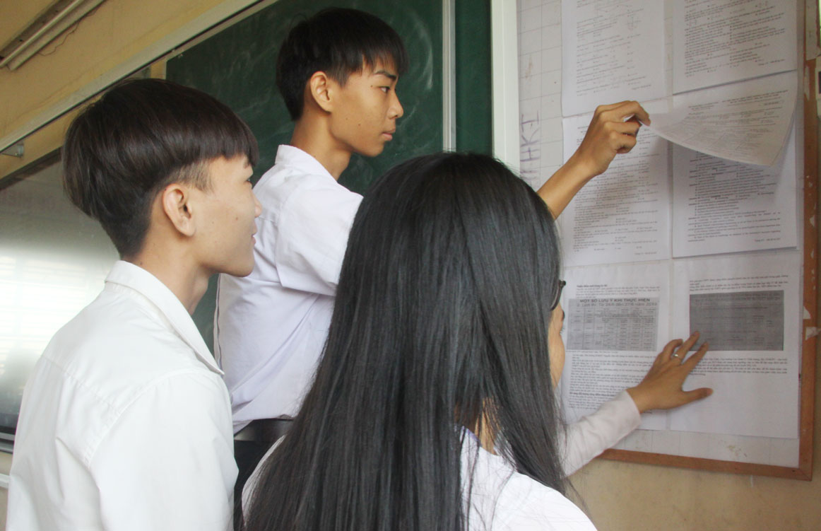 Mỗi lớp có góc tuyên truyền giúp học sinh dễ dàng cập nhật thông tin mới về thi THPT quốc gia và tuyển sinh
