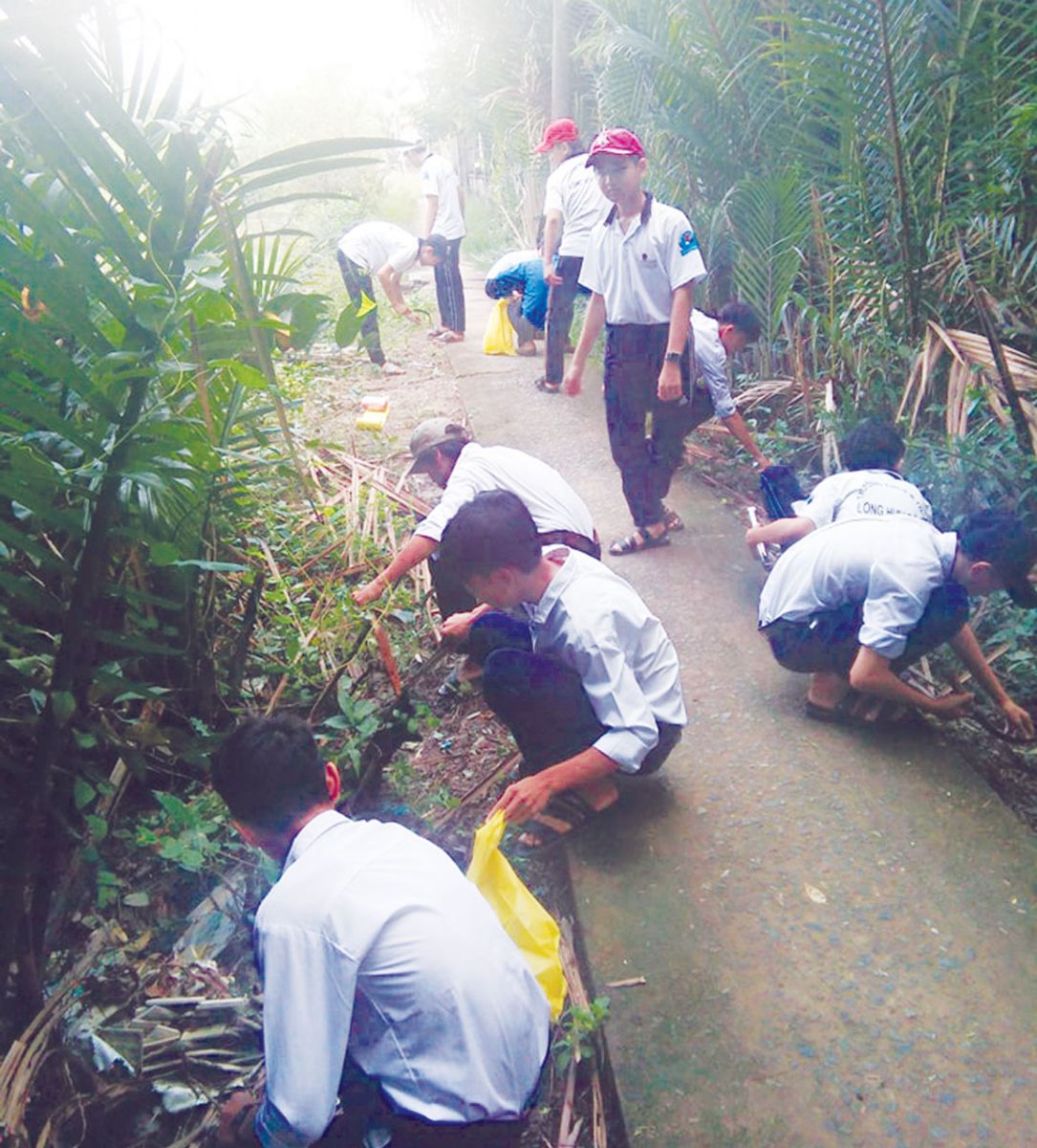 Tổ chức ra quân Ngày Chủ nhật xanh góp phần xây dựng nếp sống văn hóa  và bảo vệ môi trường xanh, sạch, đẹp