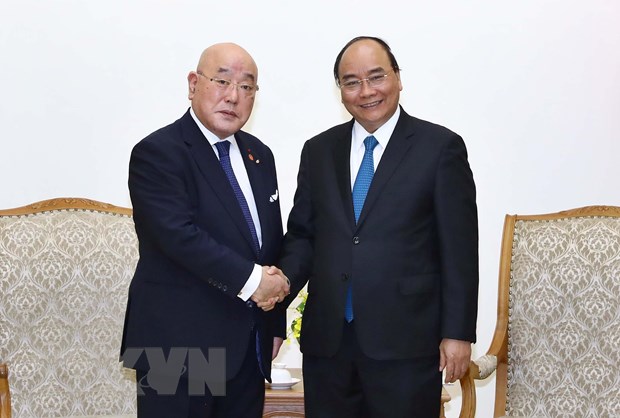 Thủ tướng Nguyễn Xuân Phúc đón Cố vấn đặc biệt Nội các Nhật Bản Iijima Isao. (Ảnh: Thống Nhất/TTXVN)