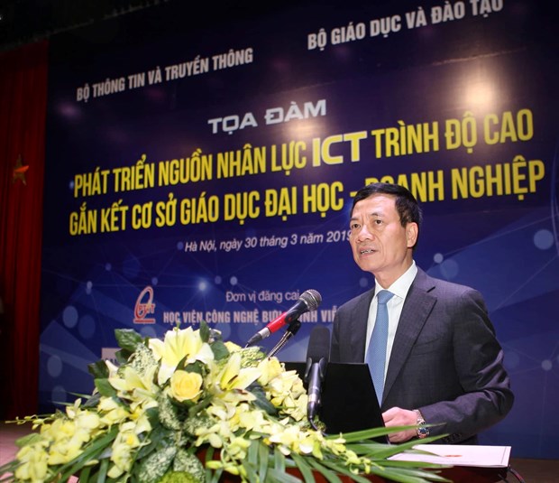 Bộ trưởng Bộ Thông tin và Truyền thông Nguyễn Mạnh Hùng phát biểu tại buổi tọa đàm. (Ảnh: Lê Tùng)