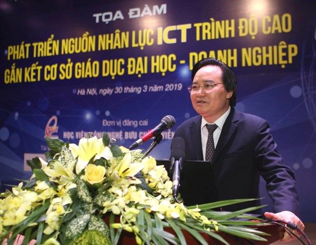Bộ trưởng Bộ Giáo dục và Đào tạo Phùng Xuân Nhạ cho biết có đến 70% cử nhân công nghệ thông tin phải đào tạo lại. (Ảnh: Lê Tùng)