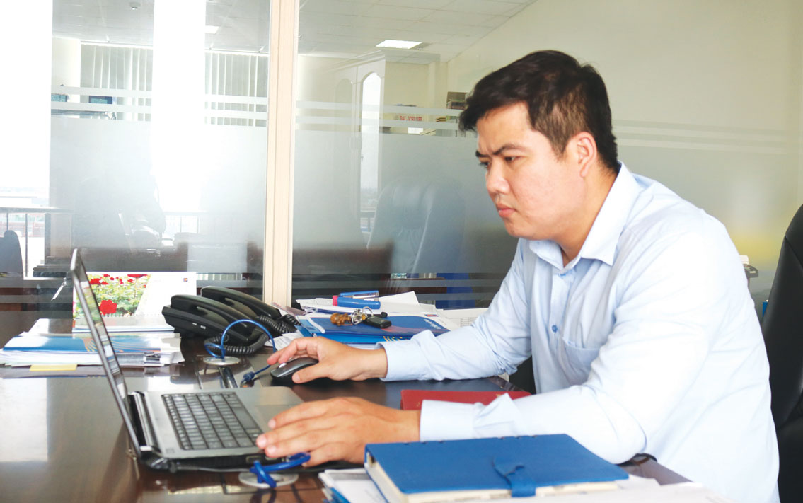 Anh Lê Văn Quí luôn cố gắng vượt qua khó khăn, nỗ lực trong công việc