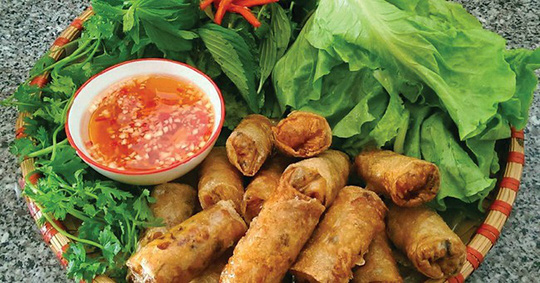 Món nem rán là món được nhiều du khách nước ngoài yêu thích khi thưởng thức ẩm thực Việt Nam