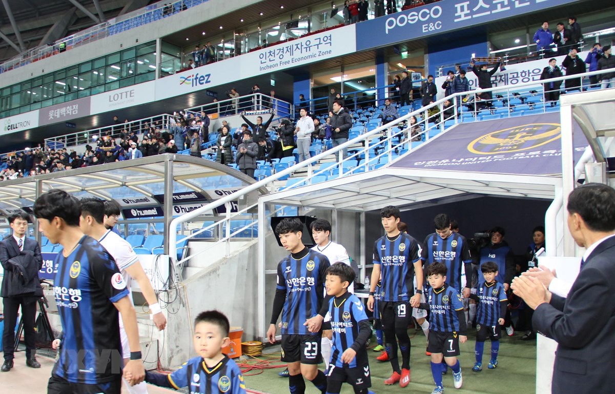 Công Phượng lần đầu tiên được đá chính cho Incheon United của Hàn Quốc