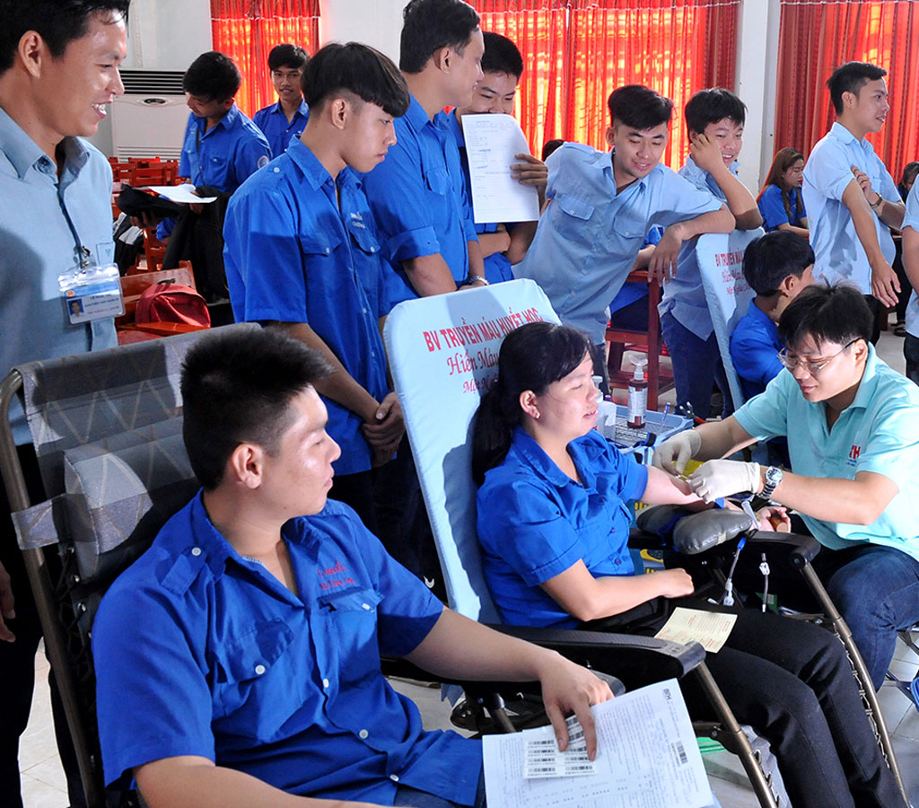 Trường Cao đẳng Nghề Long An là một trong những đơn vị tích cực tham gia phong trào Hiến máu tình nguyện