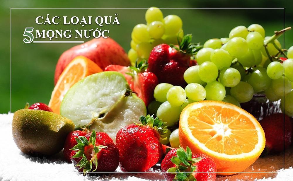 Dứa, kiwi, cam, dâu tây... đều chứa các chất chống oxy hóa và hàm lượng vitamin B, C, E cao giúp cải thiện độ ẩm cho da đầu cũng như giữ sắc tố tóc. Người bị bạc tóc sớm nên bổ sung vào khẩu phần ăn hàng ngày.