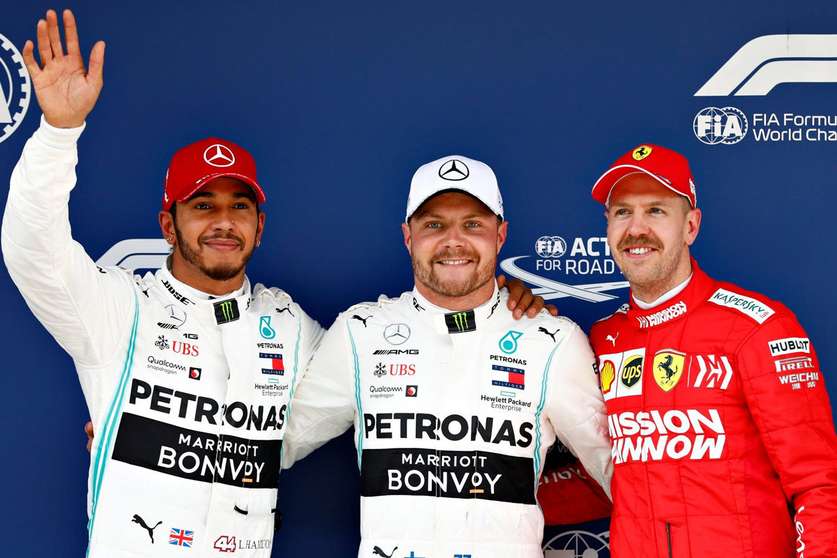 Bottas (giữa) và Hamilton xuất phát 2 vị trí đầu ở China Grand Prix