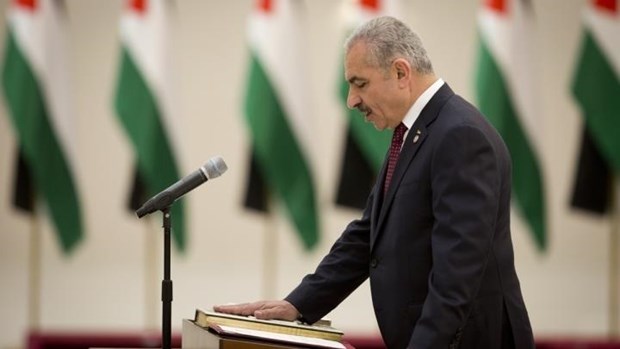 Tân Thủ tướng Palestine Mohammed Ishtaye tuyên thệ nhậm chức. (Nguồn: AP)